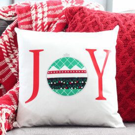 "JOY" No-sew Christmas Pillow #Christmaspillow #Christmasdecor #nosew