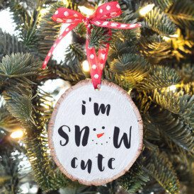 I'm Snow Cute Wood Slice Ornament #diyornament #christmasornaments #diychristmasdecor #christmas